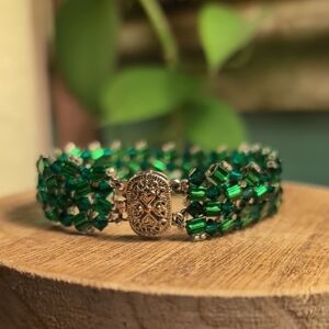 Emerald Green Beaded Bracelet with Intricate Clasp